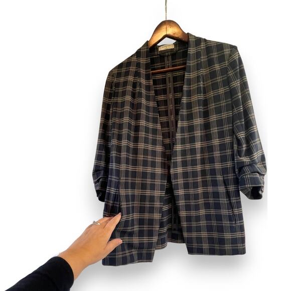 Aritzia Babaton Macauley Navy Plaid Cinched 3/4 Sleeve Blazer Size 2 - Picture 4 of 9